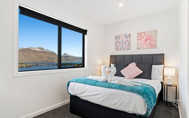 A Luckie Charm - 5-Bedroom Townhouse