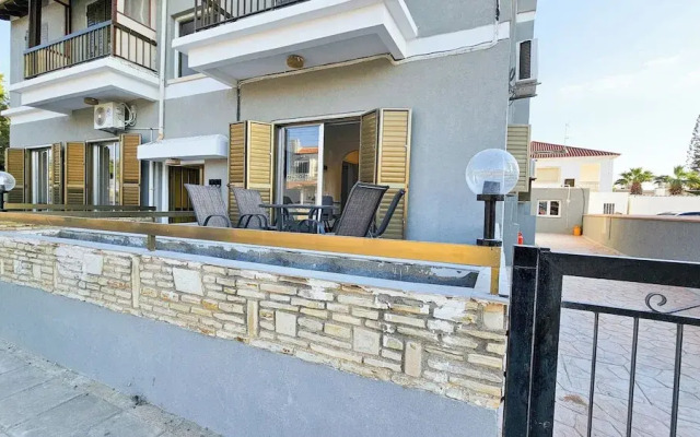 La Magenta Apartments