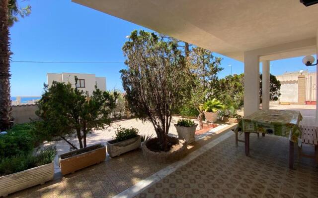 Spiaggia a 200m - Appartamento con Patio Privato e BBQ