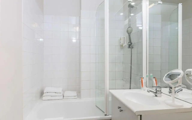 Rental Apartment Adagio Paris Clamart - Clamart 4 Persons - Pop 14612