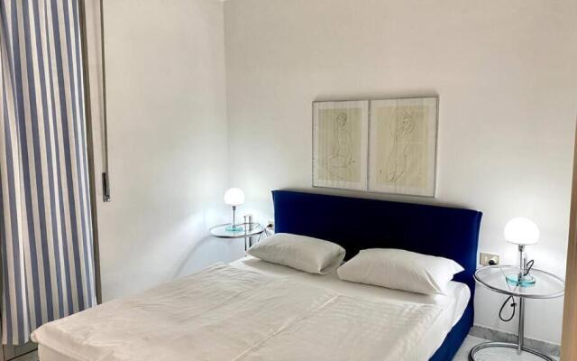 [Charming place with pool, lake and terrace] 135