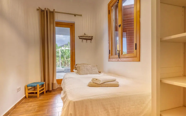 Special Home w Tropical Garden Near Seaside