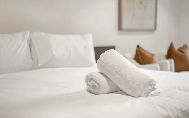 Spotless Braddon Studio With Accessible Bathroom