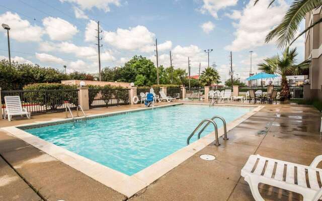 Comfort Suites Stafford Near Sugarland