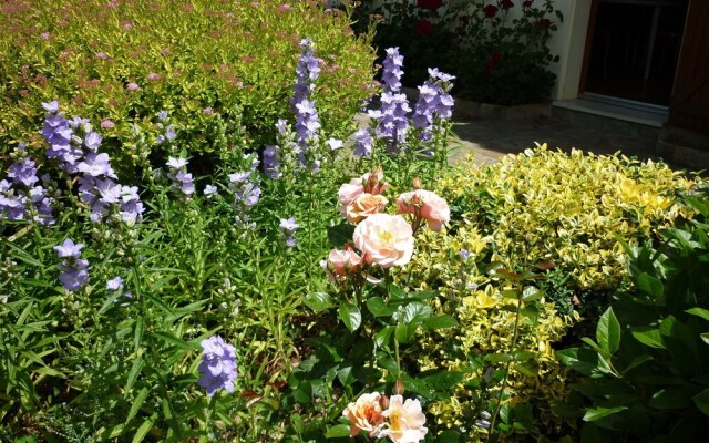 Lovely Villa in La Coquille with Swimming Pool