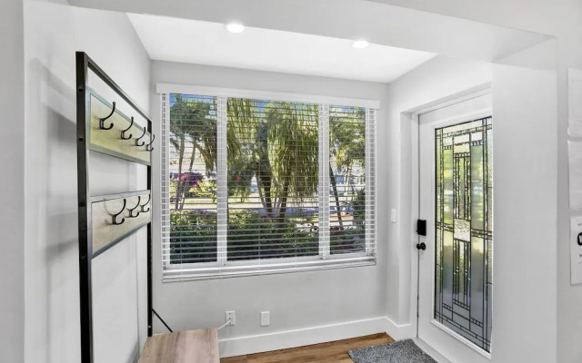 Private Pool 3BR With Lakefront View