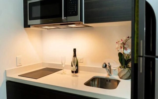 Stylish Studios Pool Near Beach