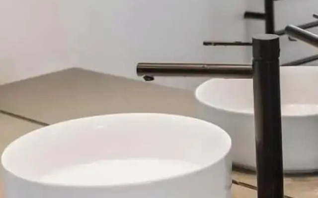 Thirty Nine Albatross - Apartment 5