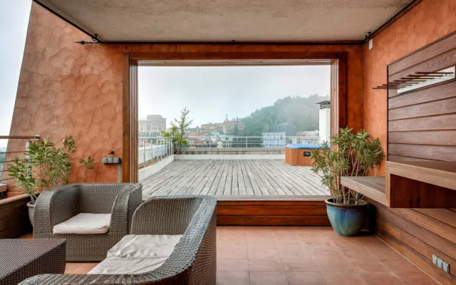 Апартаменты Фамилия Делюкс на улице Строителей, д.3