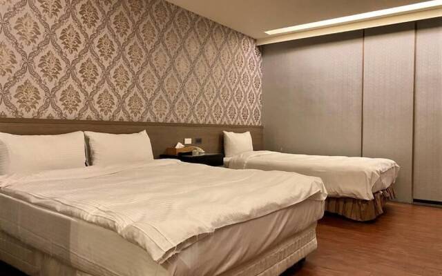 Crystal City Hotel