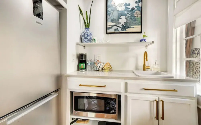 South Tampa Studio in Desirable Historic District!