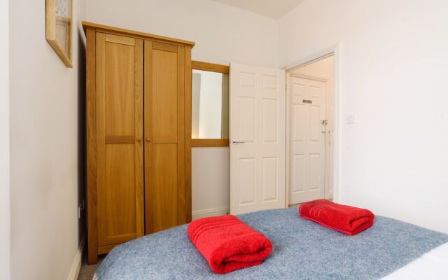 2 84a Albany Road