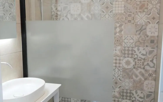 Coastal Comfort With Garage