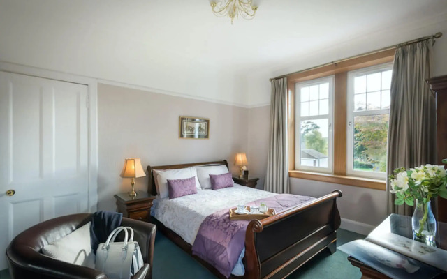 Pinewood Country House