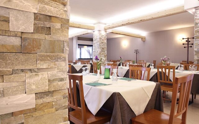 Pausania Inn