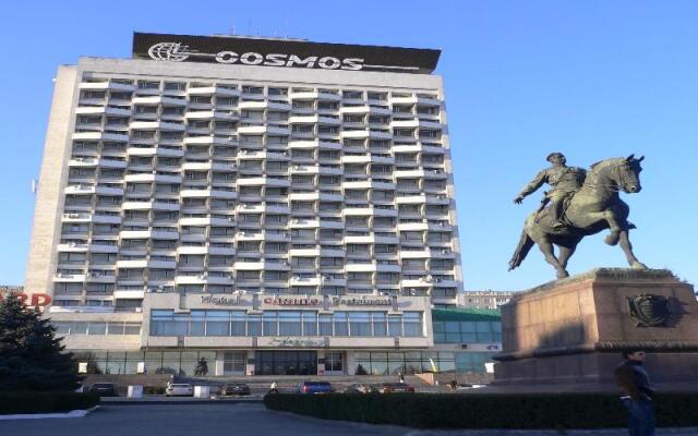 Hotel Cosmos