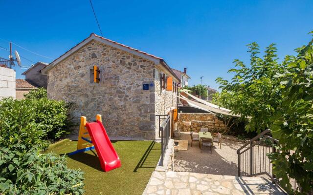 Holiday House Lara 04401