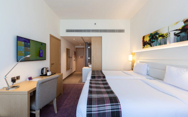 Отель Premier Inn Dubai Dragon Mart