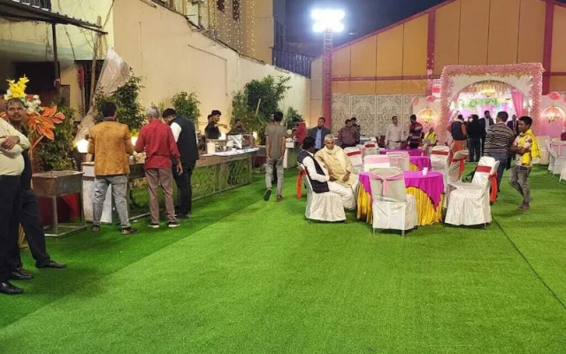 Hotel Vibrant Lawn And Banquet