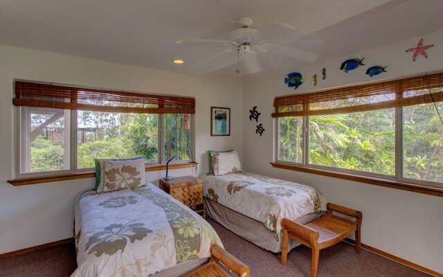 Maluhia Hale 3 Bedroom Home by RedAwning