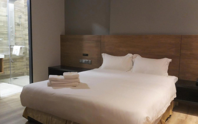 Roxy Hotel Padungan – Guest Rooms – Kuching