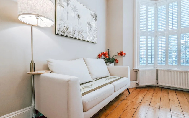 The Clapham Apartment With Private Patio