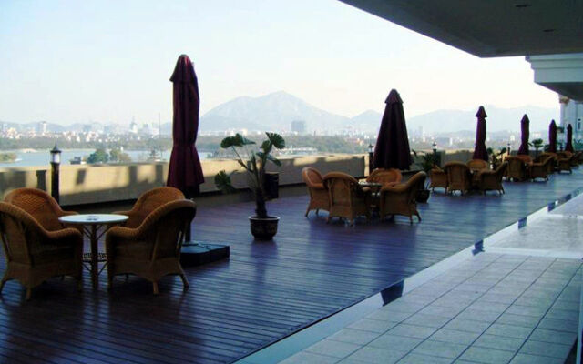 Lake View Garden Hotel
