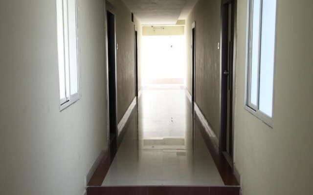 Hotel Everest Residency