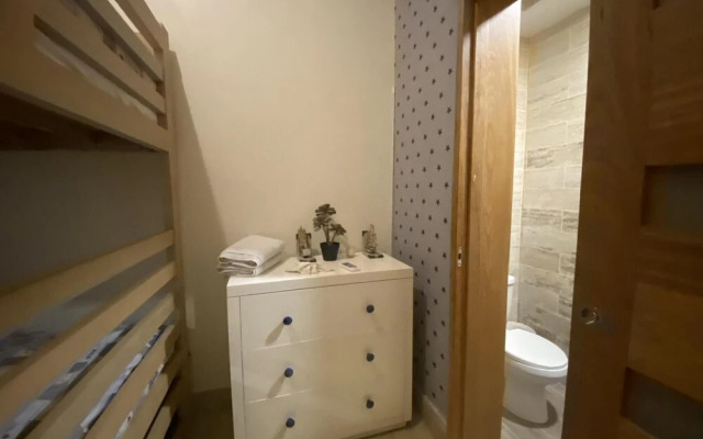 Georgeus 4BR Apartment at Blue Jacktar