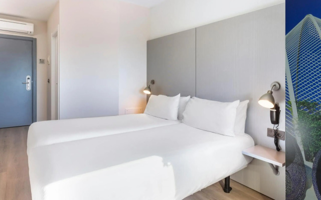 Hotel ILUNION Valencia 4