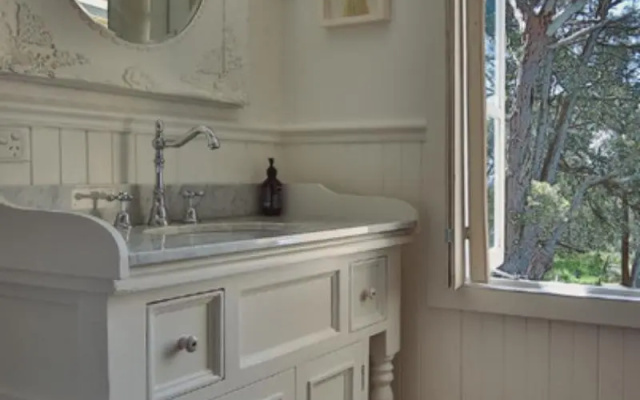 Le Cottage at Sandalwood House – Bathroom – Melbourne