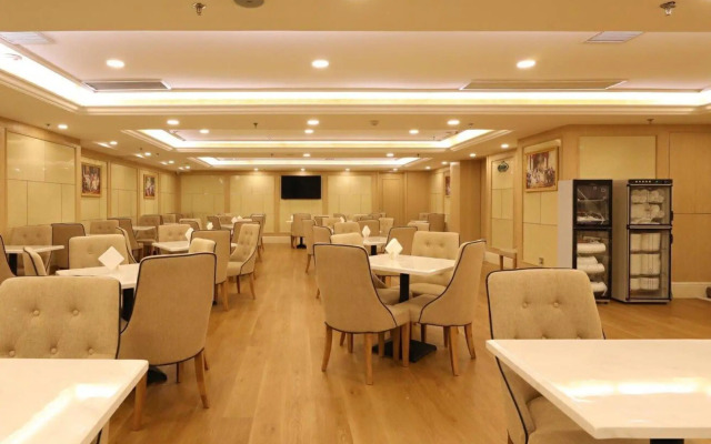 Vienna Classic Hotel (Qilu shoe city zoo store)