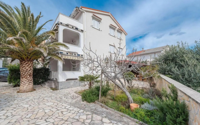 Vesna 2 city central apartment