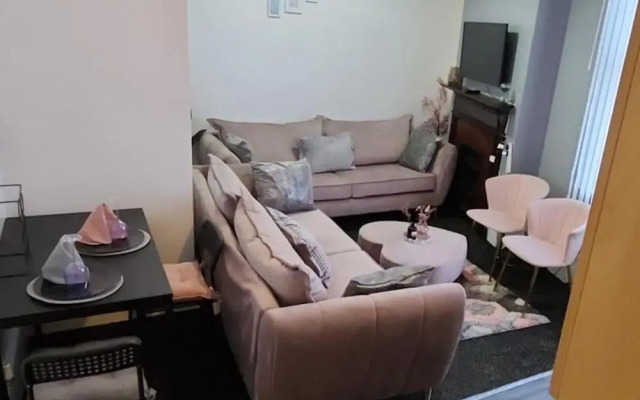 1 Bed - Sleeps 4 - Wolverhampton City Centre