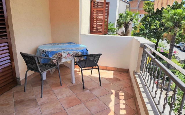 Comfortable Crikvenica Stay With Private Parking