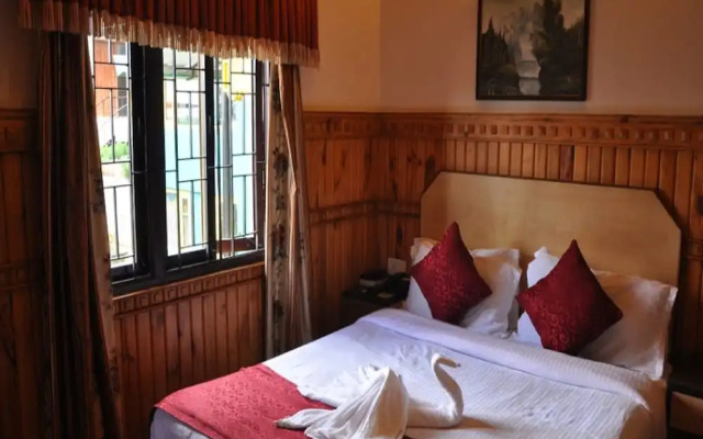 Pine Borough Inn