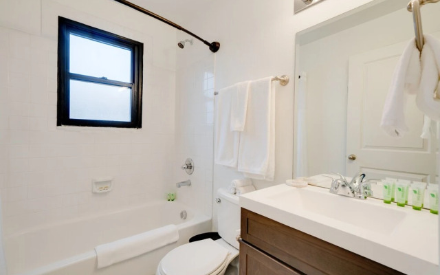 Modern 1BD Near Music Row and Downtown