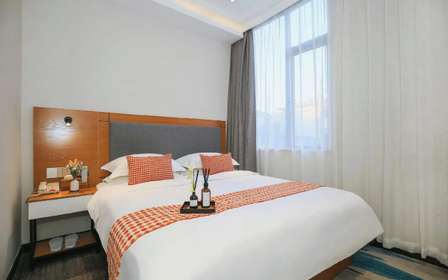 Laimei Hotel (Guilin Liangjiang Sihu Dongxi Alley)