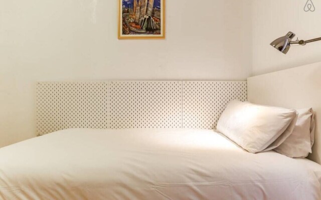 Luminous 2 Bedroom Next to Sagrada Familia