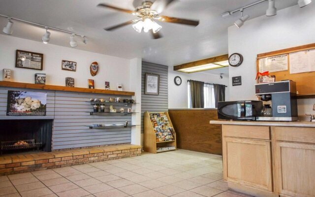 Deer Lodge Motel