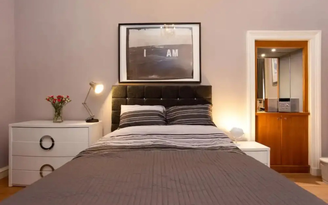 Spacious 2 Bedroom House Near The Meadows