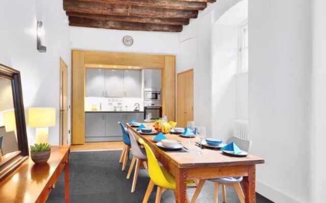 2 Bedroom Apartment on Royal Mile