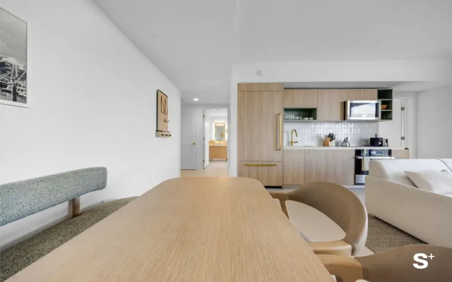 City Luxe Retreat Modern 2-BR