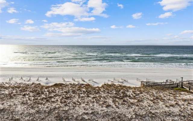 Inlet Reef 402 2 Bedroom Condo by RedAwning