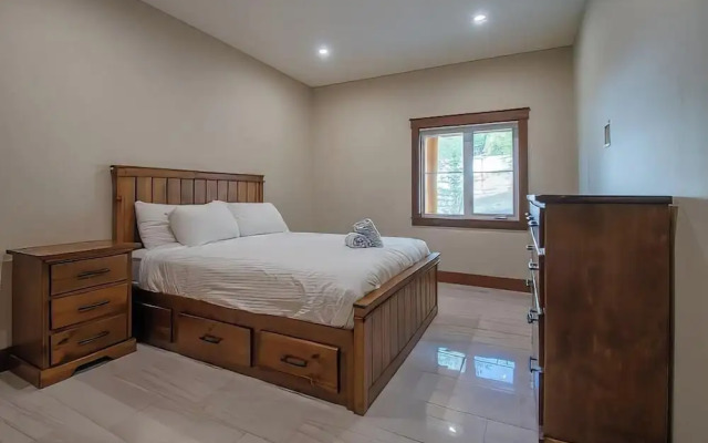 Snow Creek Cabins by Fernie Lodging Co.