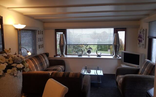 Cosy Chalet in Schoonloo with Garden