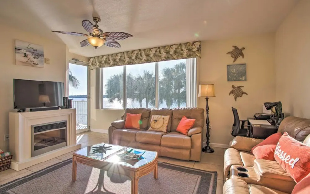 Private Balcony & Pool Access: Bayfront Retreat
