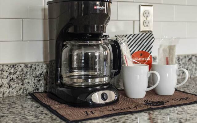 Historic CozySuites 4BR 2BA