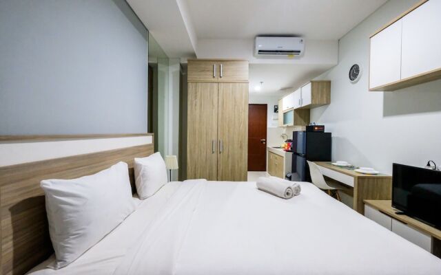 Spacious Studio Apartment at Springwood Residence By Travelio