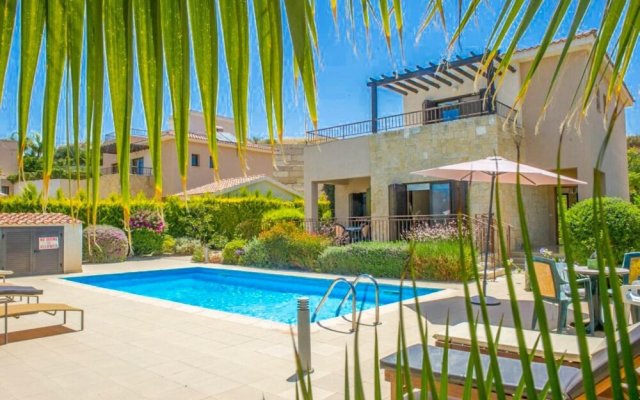 Villa Fortuna Large Private Pool Walk to Beach Sea Views A C Wifi Car Not Required - 2630